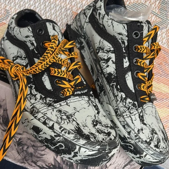 Vans WMNS Old Skool
Year Of The Tiger Black/Gray
VN0A3WKTN42
Sneakers - Picture 8 of 16